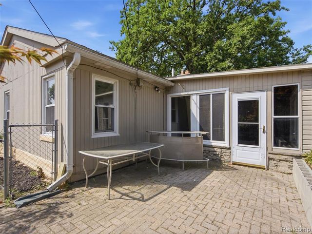 2790 Sylvan Shores Drive, Waterford, MI 48328