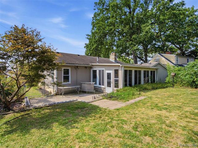 2790 Sylvan Shores Drive, Waterford, MI 48328