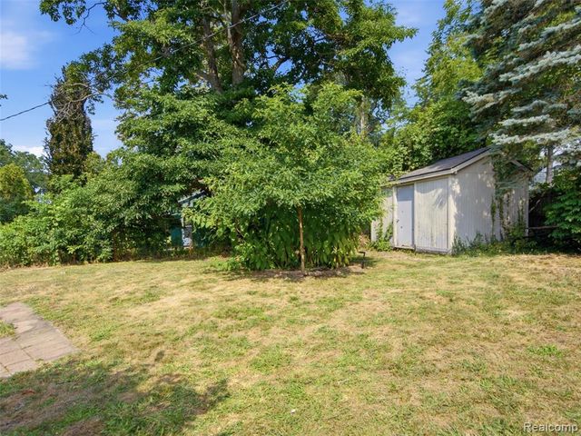 2790 Sylvan Shores Drive, Waterford, MI 48328