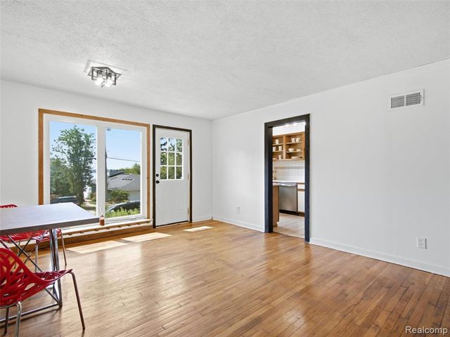 2790 Sylvan Shores Drive, Waterford, MI 48328
