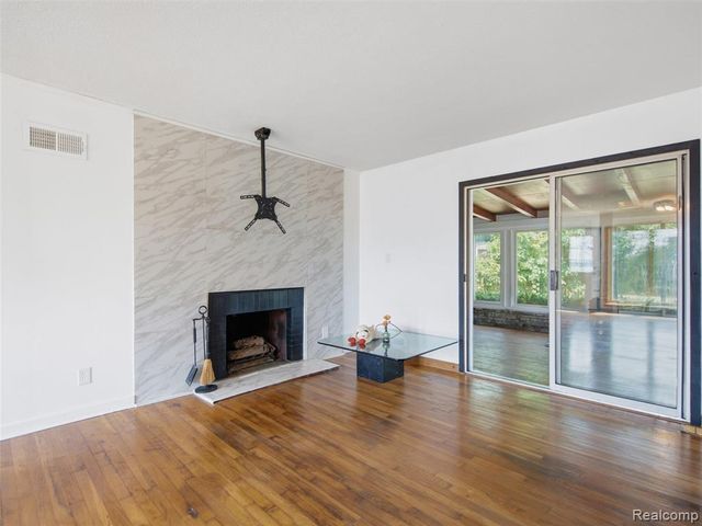 2790 Sylvan Shores Drive, Waterford, MI 48328