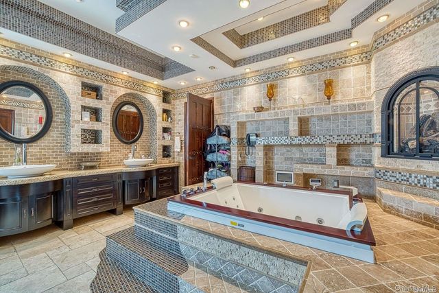 959 S End Road, Woodmere, NY 11598