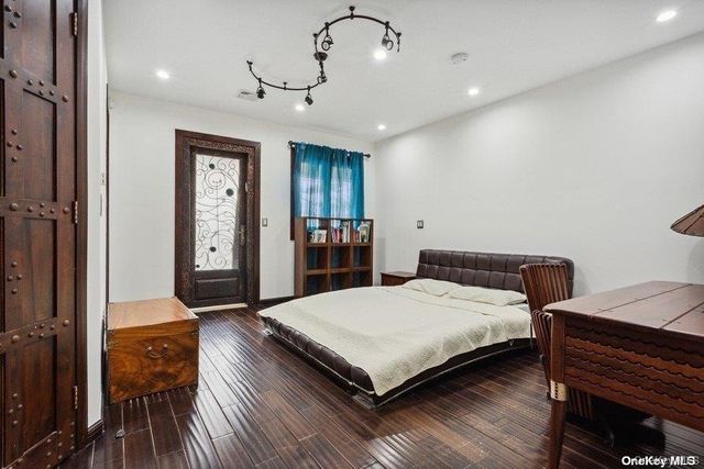 959 S End Road, Woodmere, NY 11598