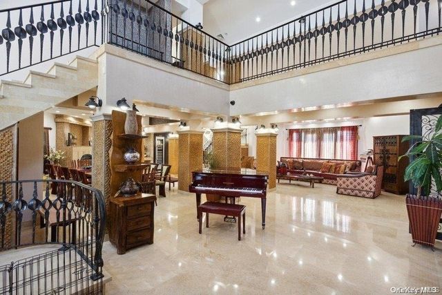 959 S End Road, Woodmere, NY 11598