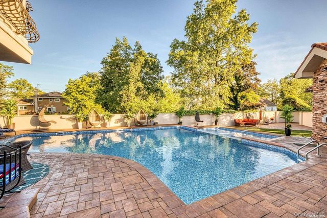 959 S End Road, Woodmere, NY 11598