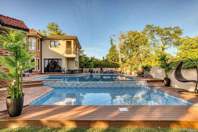 959 S End Road, Woodmere, NY 11598