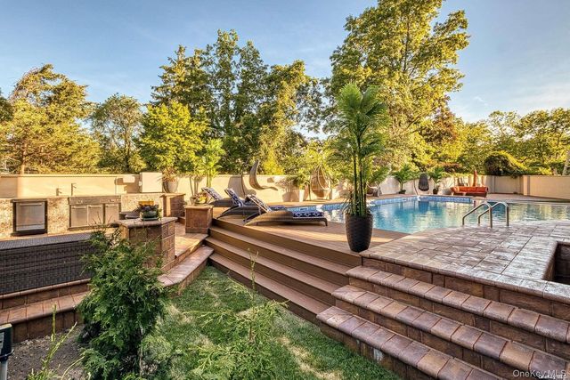 959 S End Road, Woodmere, NY 11598