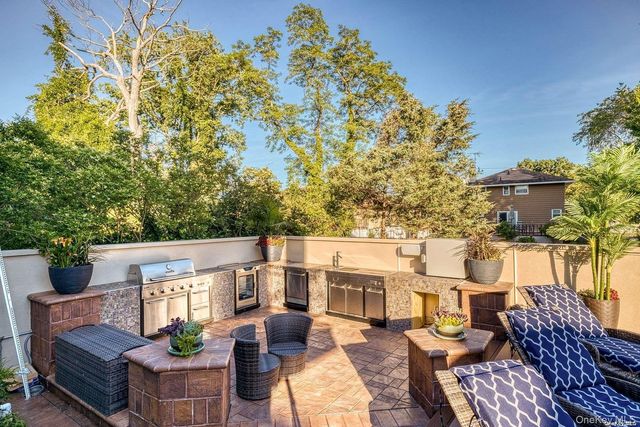 959 S End Road, Woodmere, NY 11598