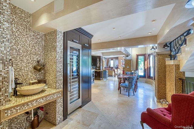 959 S End Road, Woodmere, NY 11598