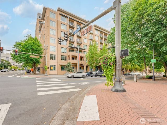 701 Columbia Street #414, Vancouver, WA 98660