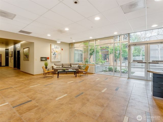 701 Columbia Street #414, Vancouver, WA 98660