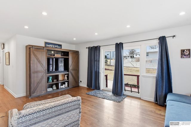 3302 S 106th Street, Omaha, NE 68124