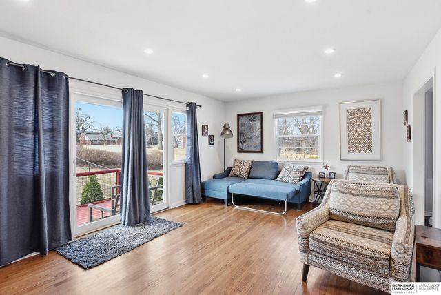 3302 S 106th Street, Omaha, NE 68124