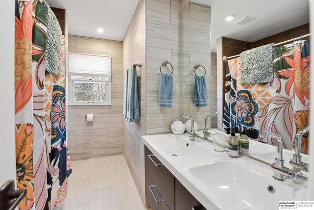 3302 S 106th Street, Omaha, NE 68124