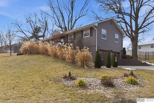 3302 S 106th Street, Omaha, NE 68124