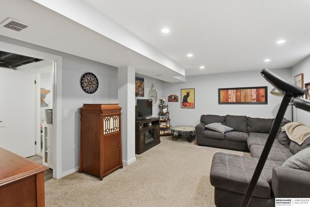 3302 S 106th Street, Omaha, NE 68124