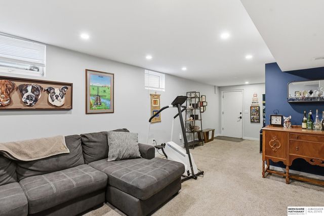 3302 S 106th Street, Omaha, NE 68124