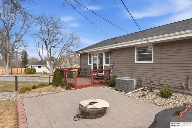 3302 S 106th Street, Omaha, NE 68124