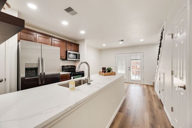 190 Merlin Way, Euless, TX 76039