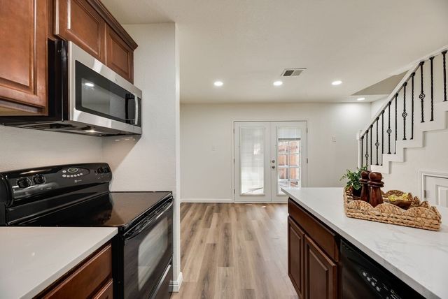 190 Merlin Way, Euless, TX 76039