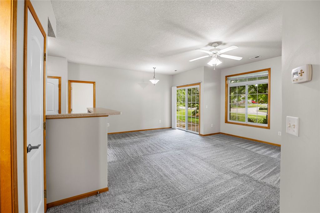 3400 SE Glenstone Drive 4, Grimes, IA 50111