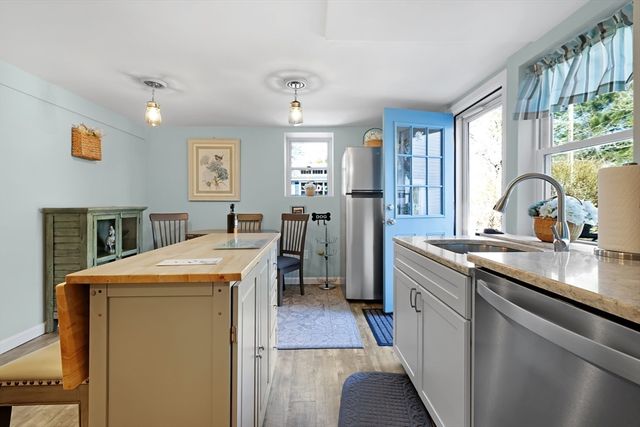 1 Katies Way, Sandwich, MA 02563