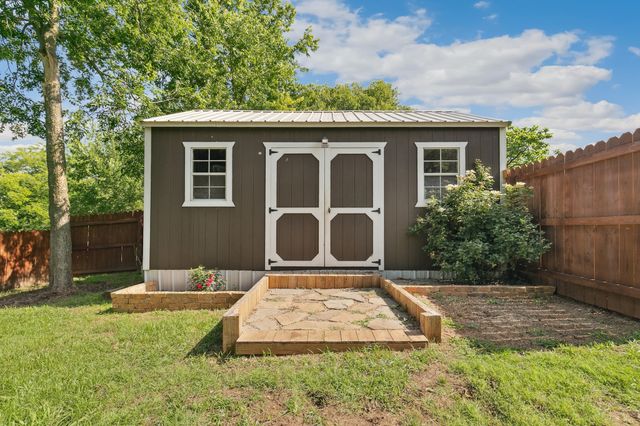 115 D Street, Whitesboro, TX 76273