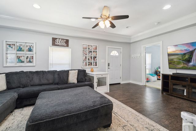 115 D Street, Whitesboro, TX 76273