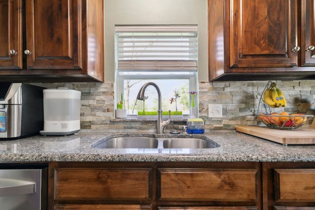 115 D Street, Whitesboro, TX 76273