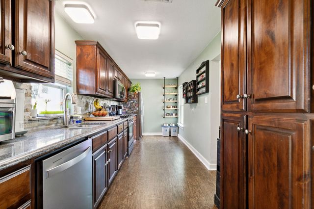 115 D Street, Whitesboro, TX 76273