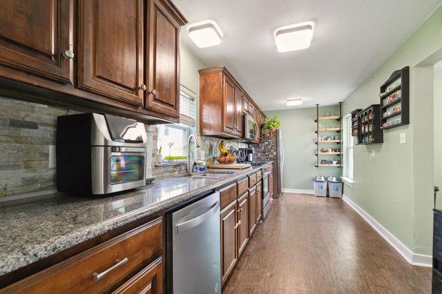 115 D Street, Whitesboro, TX 76273