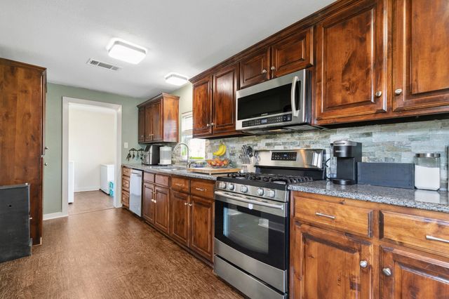 115 D Street, Whitesboro, TX 76273