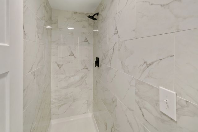 14129 S Hoxie Avenue, Burnham, IL 60633