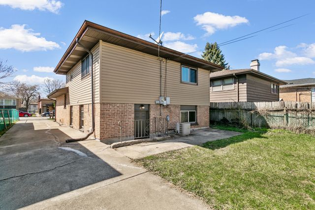 14129 S Hoxie Avenue, Burnham, IL 60633