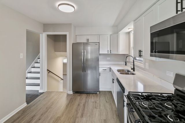 14129 S Hoxie Avenue, Burnham, IL 60633