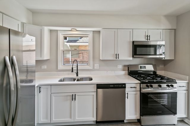 14129 S Hoxie Avenue, Burnham, IL 60633