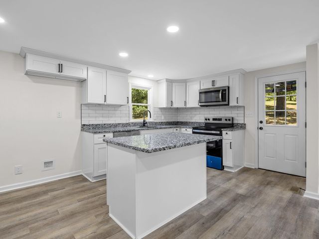 915 Old Melvin Hill Road, Campobello, SC 29322