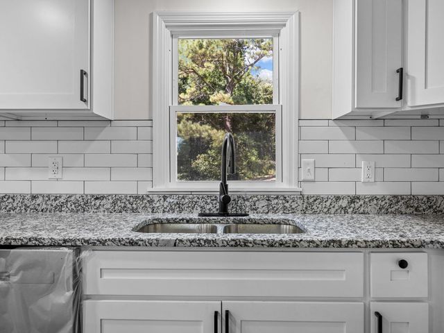 915 Old Melvin Hill Road, Campobello, SC 29322