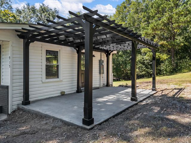 915 Old Melvin Hill Road, Campobello, SC 29322