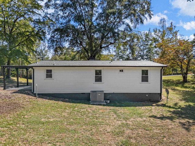 915 Old Melvin Hill Road, Campobello, SC 29322