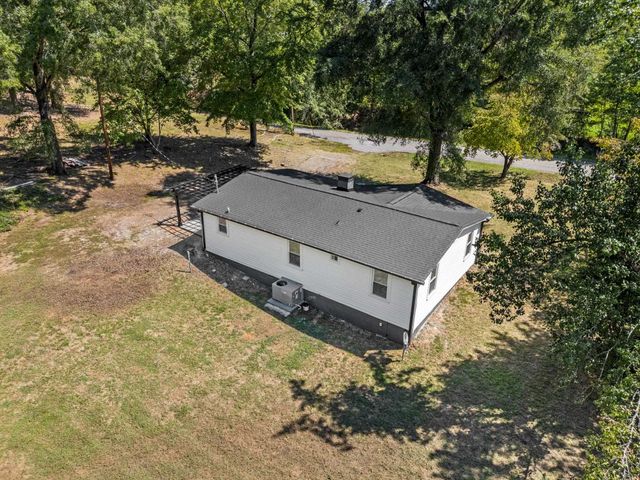 915 Old Melvin Hill Road, Campobello, SC 29322