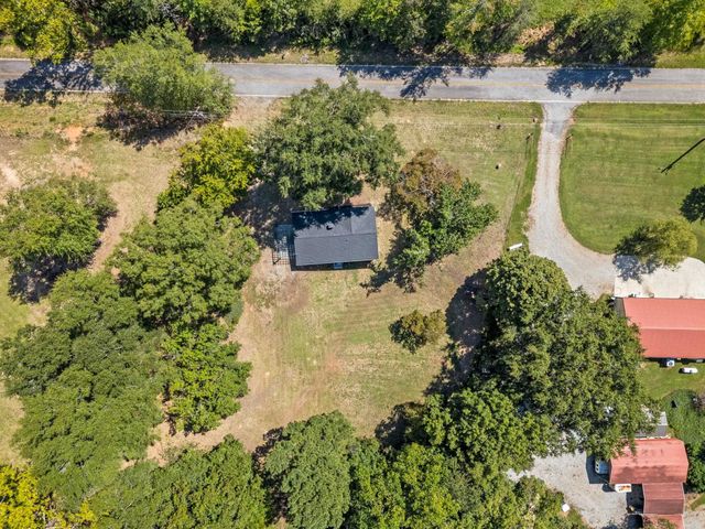 915 Old Melvin Hill Road, Campobello, SC 29322