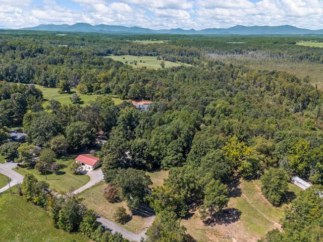 915 Old Melvin Hill Road, Campobello, SC 29322