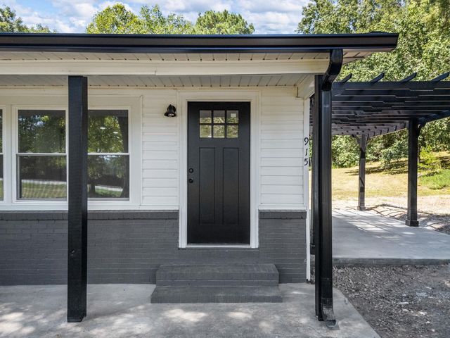 915 Old Melvin Hill Road, Campobello, SC 29322