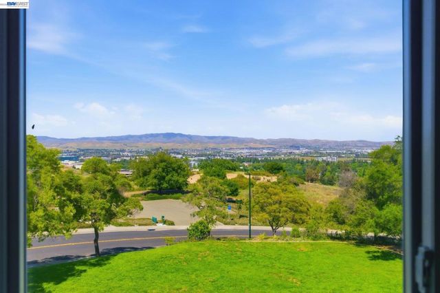 5630 Highcrest Ct, Pleasanton, CA 94588