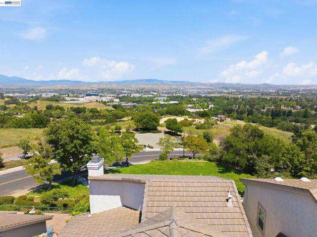 5630 Highcrest Ct, Pleasanton, CA 94588