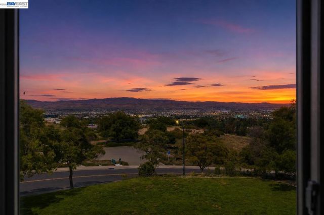 5630 Highcrest Ct, Pleasanton, CA 94588