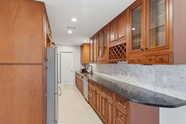 7700 15TH WAY N, St Petersburg, FL 33702