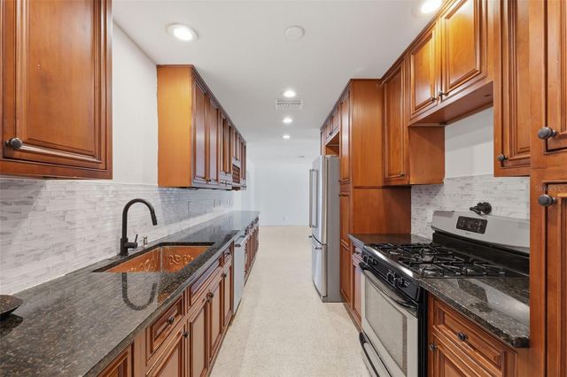 7700 15TH WAY N, St Petersburg, FL 33702