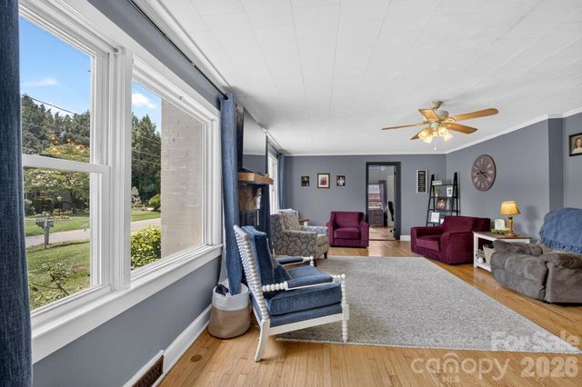 418 Powell Circle NE, Lenoir, NC 28645
